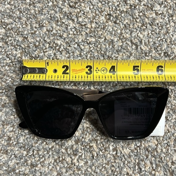 Worthington Oversized Cat Eye Sunglasses with animal print temple accent - Picture 6 of 7